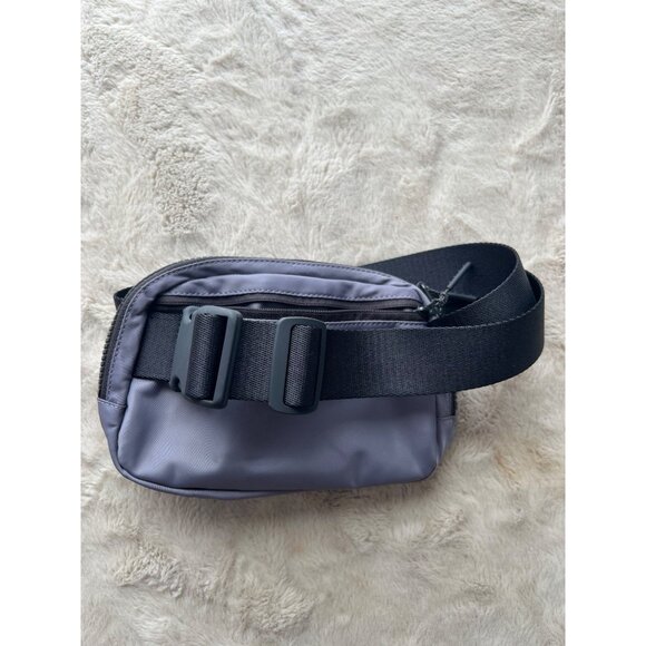 Lululemon Everywhere Belt Bag In Shiny Lavender With Adjustable Strap & Zipper - Picture 9 of 9